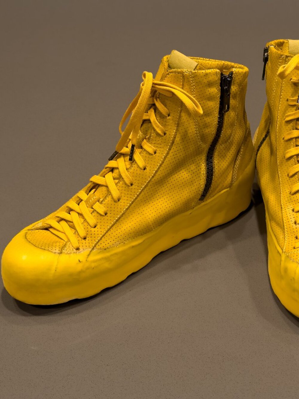 O.S.X. RUBBER SOUL INCREDIBLY! RARE! YELLOW HIGH-TOP SNEAKERS US8 SIZE